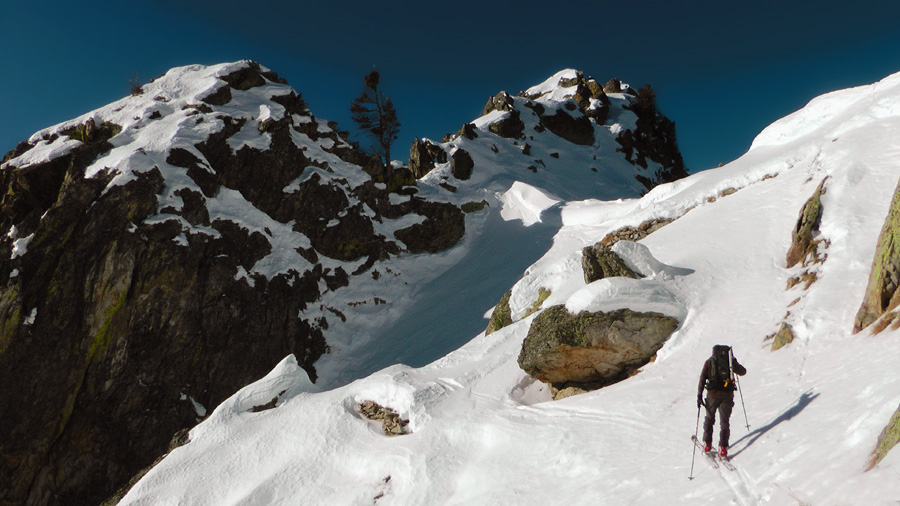 2470m : la dernière rampe pour le collet, ça passe à ski