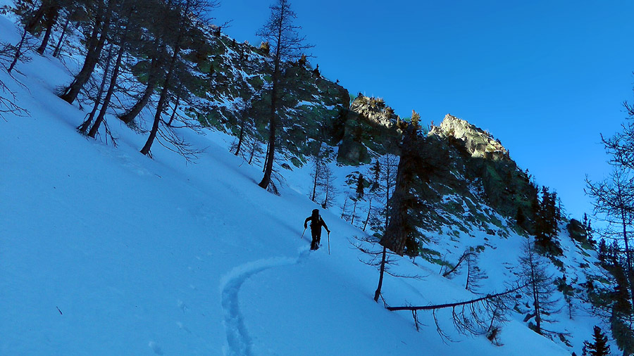 #34 2250m : Remontée harassante au col dei Morti avec la trace à faire dans 30/40 cm de profonde 2250m : Remontée harassante au col dei Morti avec la trace à faire dans 30/40 cm de profonde
