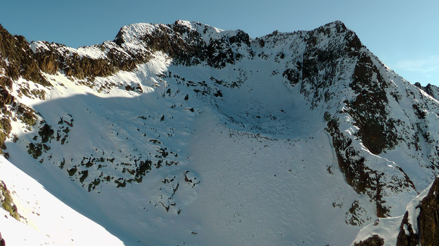 2486m : Du collet vue sur la face NW du Mt Aver bien sauvage