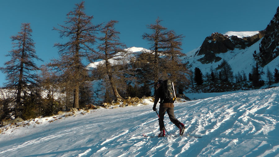 Départ sous le soleil pour un tour magnifique.