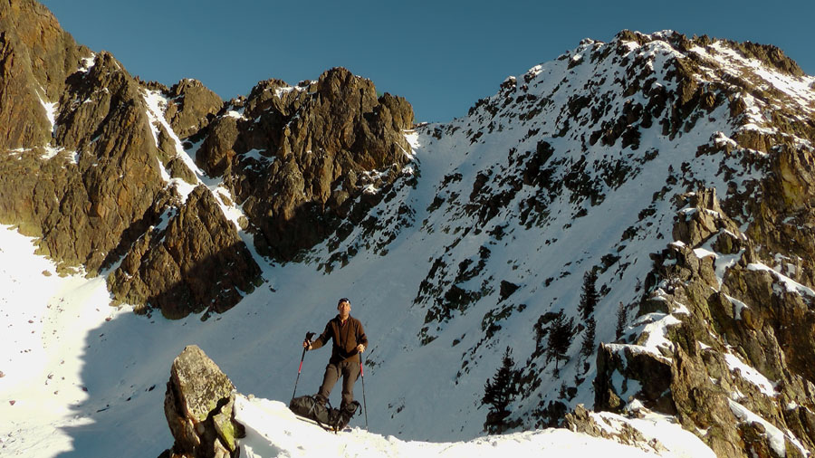 2486m : Du collet vue sur le col du Mt Aver et son couloir qui mène à la pente sommitale du Gias dei Laghi