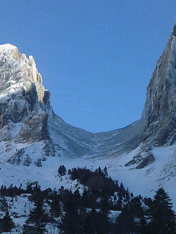 #3 Le col : Il y a que du pierrier à skier Le col : Il y a que du pierrier à skier