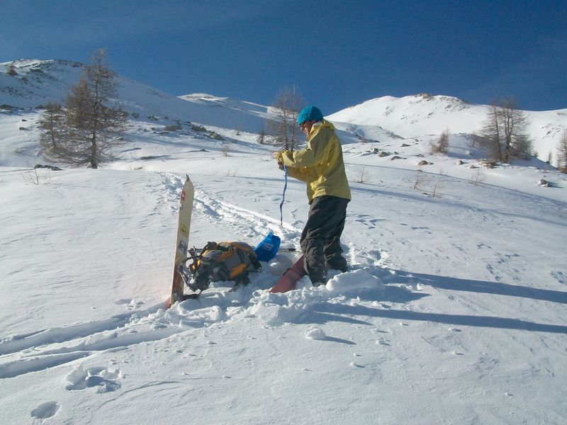#5 ARRIVE FIN DE LA MONTE : ON VA S ARRETE LA PAS BEAUCOUP DE NEIGE . LE VENT A FAIT DES RAVAGES DOMMAGE LE MOMENT DE REMONTER LE SPLITBOARD ARRIVE FIN DE LA MONTE : ON VA S ARRETE LA PAS BEAUCOUP DE NEIGE . LE VENT A FAIT DES RAVAGES DOMMAGE LE MOMENT DE REMONTER LE SPLITBOARD