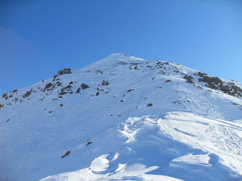 #7 clot la cime : neige bien durcie par le vent dans le couloir NO clot la cime : neige bien durcie par le vent dans le couloir NO