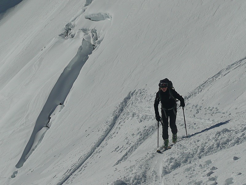#3 Bientôt la descente ! : Un bel exemple de reptation consolidée par le froid.
(on se croirait sur un glacier). Bientôt la descente ! : Un bel exemple de reptation consolidée par le froid.
(on se croirait sur un glacier).