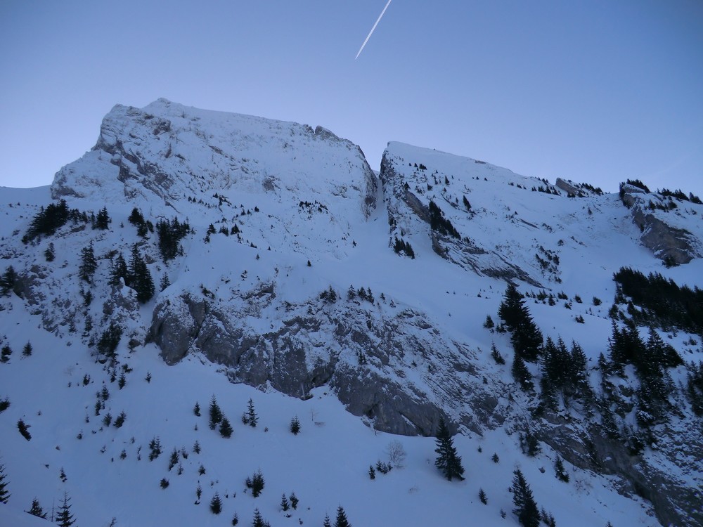 #2 coillu à bordel : je découvre le couloir qui à mon grand étonnement a l coillu à bordel : je découvre le couloir qui à mon grand étonnement a l'air vierge!