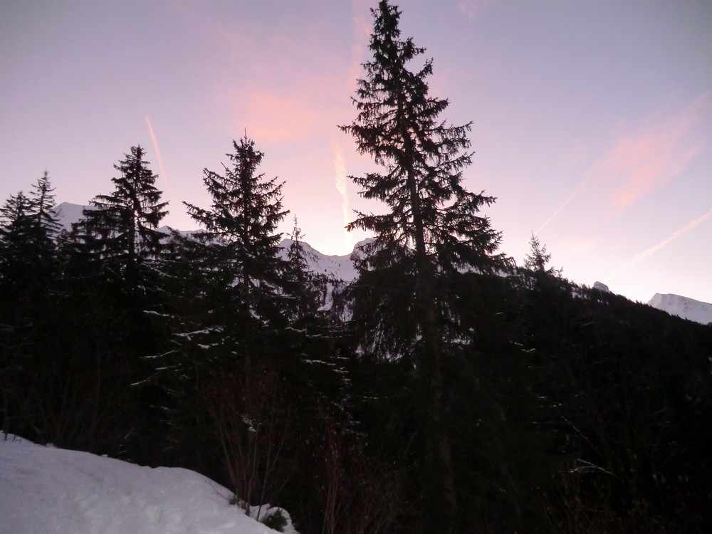 #1 lumiéres : les premiers rayons du soleil sur les nuages lumiéres : les premiers rayons du soleil sur les nuages