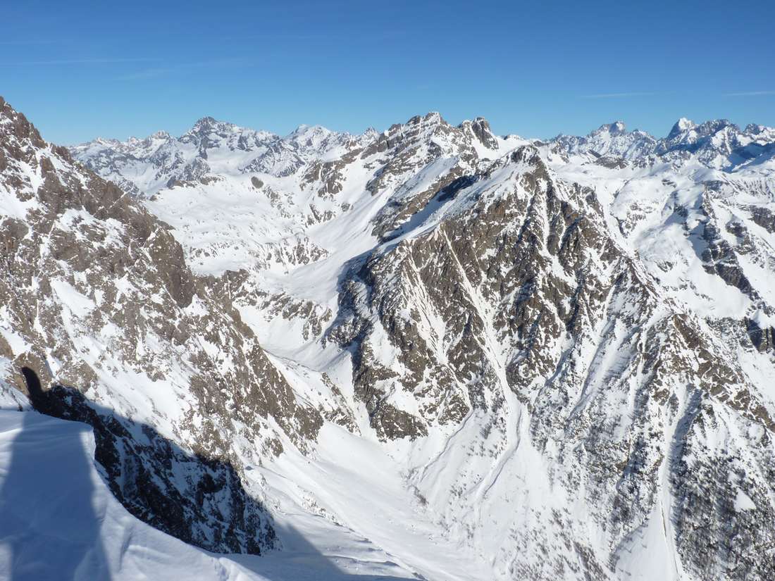 #5 Tête Virante en fond : Et puy des Beaumes Tête Virante en fond : Et puy des Beaumes