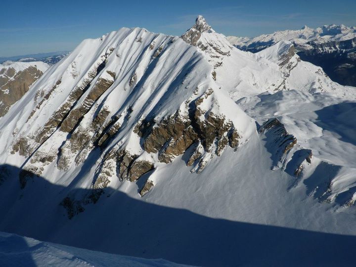 #5 Vue sur la Pointe Percée : Le toit des Aravis enneigé Vue sur la Pointe Percée : Le toit des Aravis enneigé