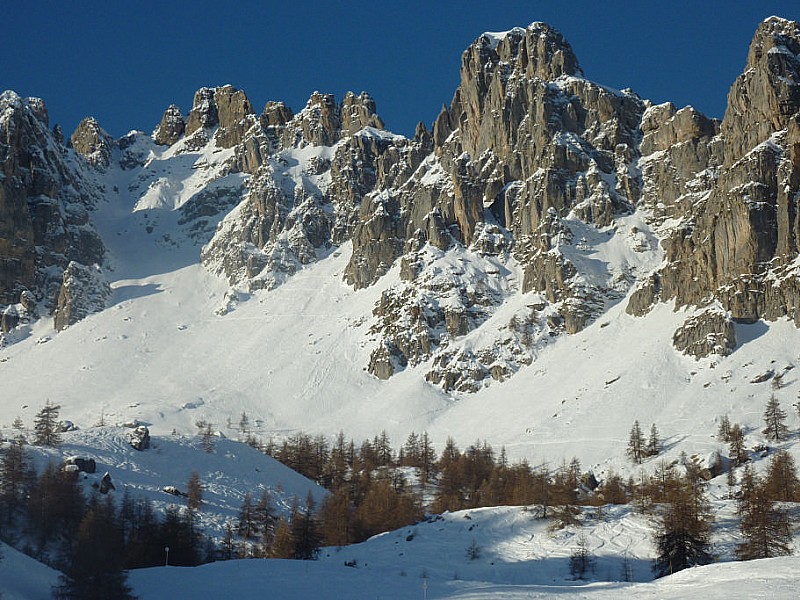 #1 Les aiguilles avec son couloir NE Les aiguilles avec son couloir NE