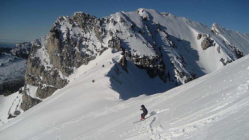 Bellefond : Pendant la descente, il y a une belle vue sur les Lance de Mallissard.