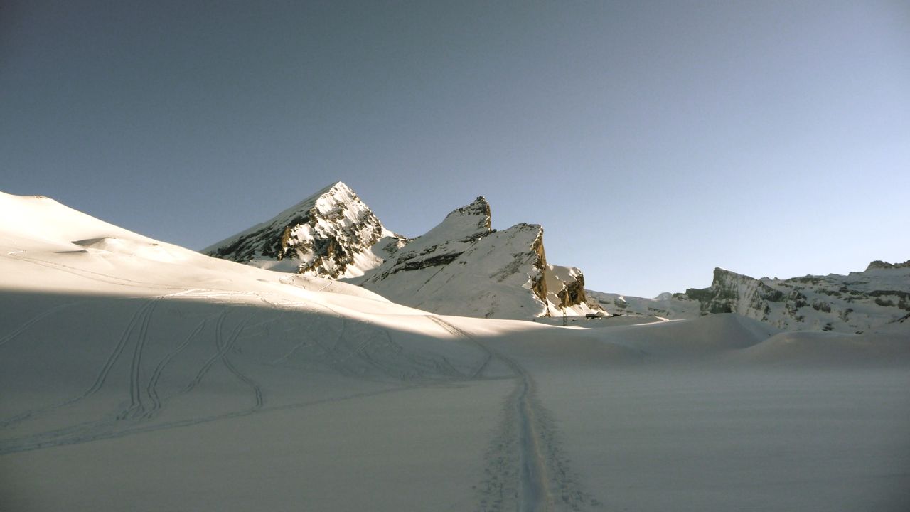 #2 le Rinderhorn : nous nargue du haut de ses 3450m le Rinderhorn : nous nargue du haut de ses 3450m
