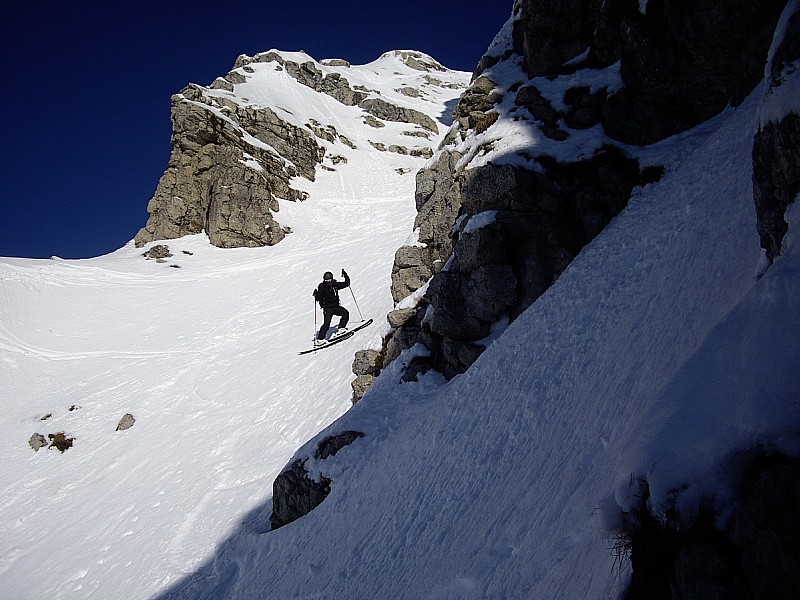 #5 Couloir superieur, soupe à gauche, gelée au centre et poudre tassée à droite. Couloir superieur, soupe à gauche, gelée au centre et poudre tassée à droite.