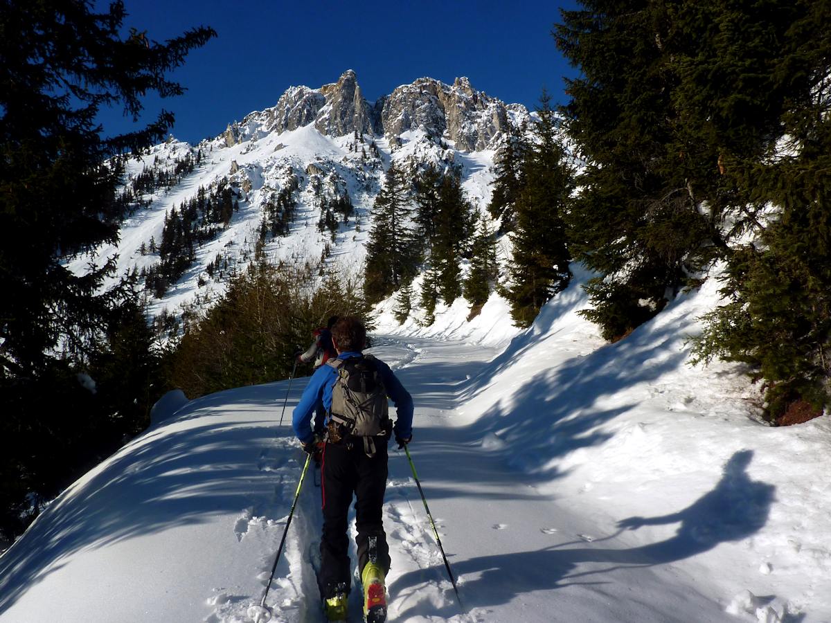 #1 Route de la Pesée : Nous approchons du terme de la longue approche. Route de la Pesée : Nous approchons du terme de la longue approche.