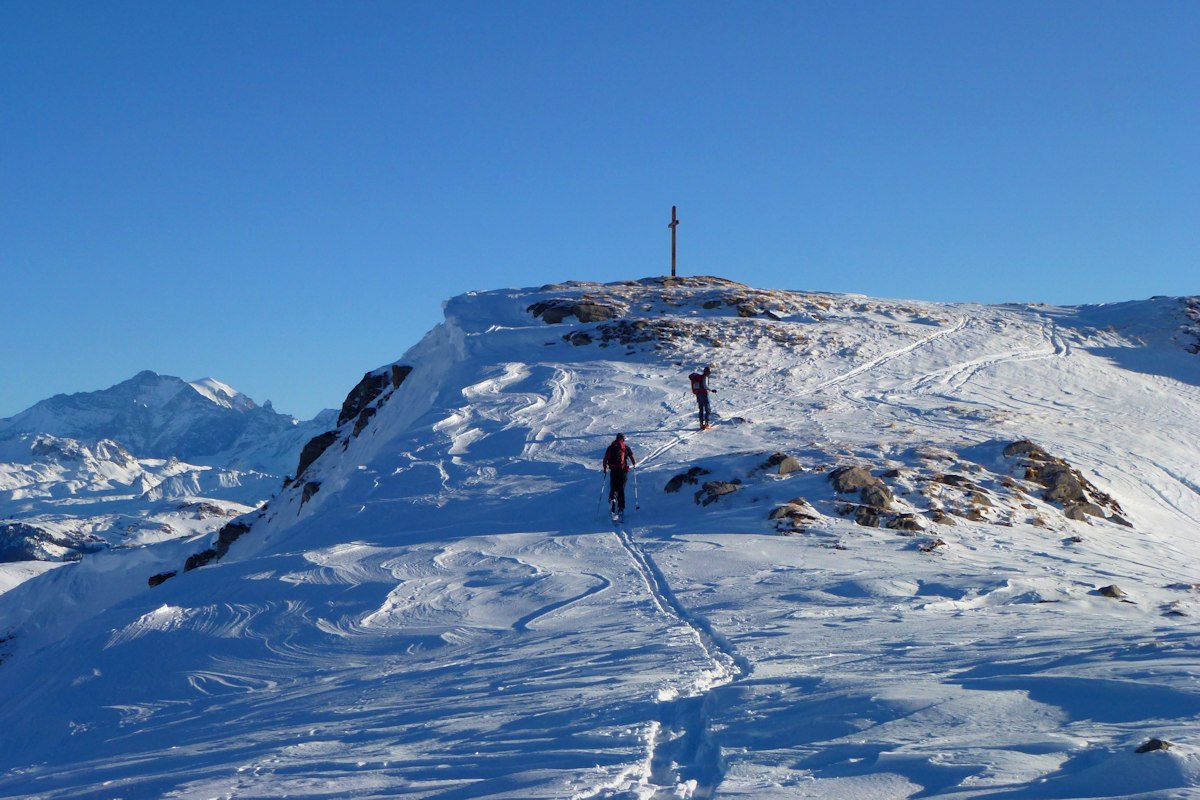 #18 Arrivée à la Pointe du Col : Suivie d Arrivée à la Pointe du Col : Suivie d'une succession de courtes montées et descente sur les crêtes.