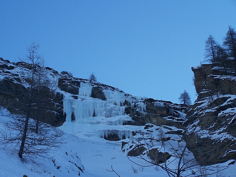 #2 Ouille Allegra : Cascade de glace en montant à la Buffaz. Ouille Allegra : Cascade de glace en montant à la Buffaz.
