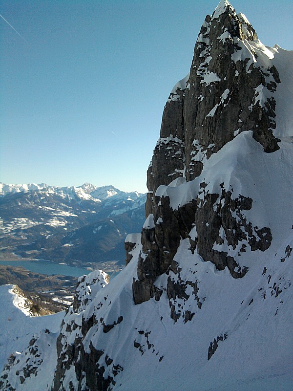 #3 couloir a l couloir a l'extremité gauche : belle ambiance la vue surplombe l'embrunais
