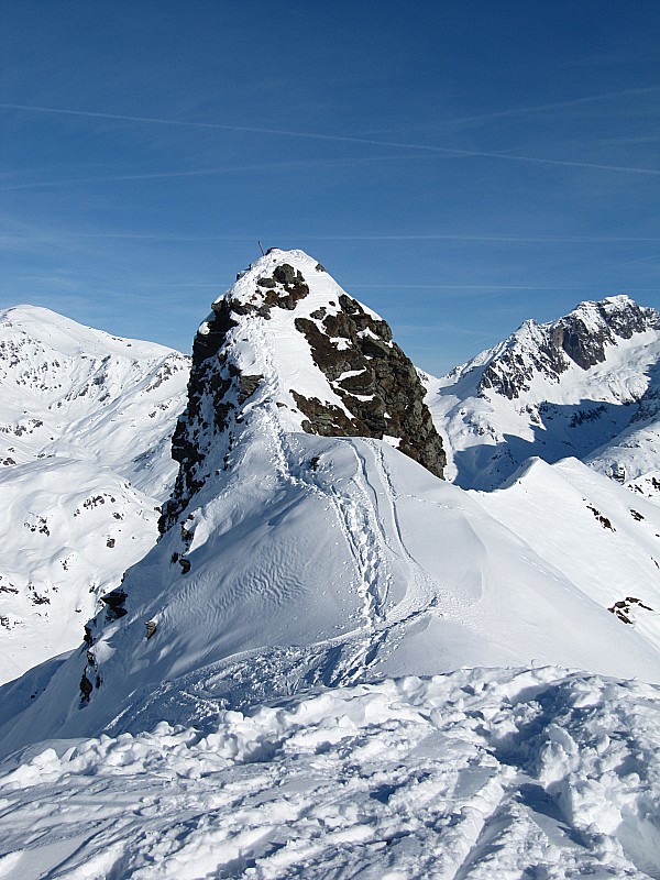 #1 Le sommet : est au bout des bâtons. Le sommet : est au bout des bâtons.
