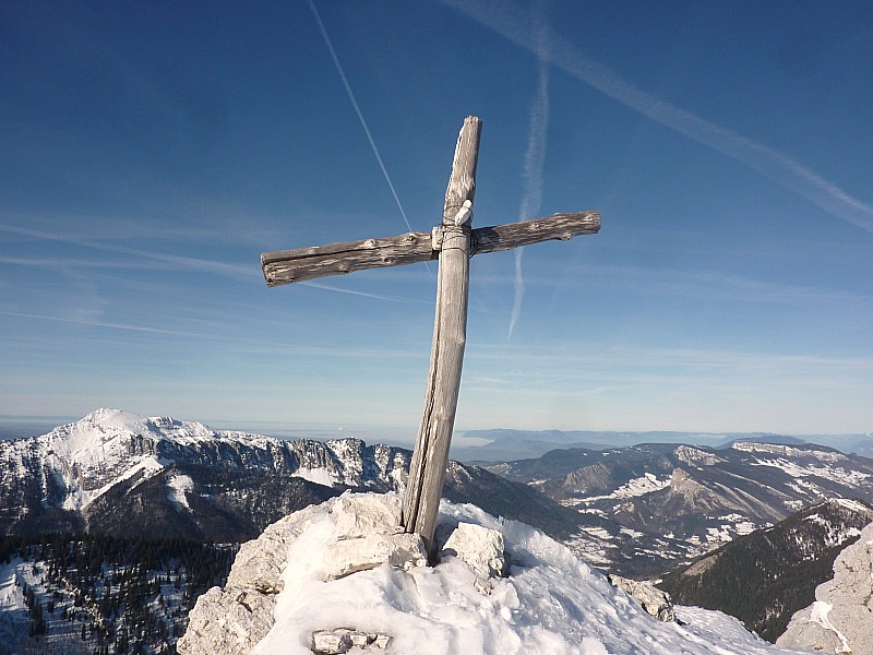 #10 Croix de bois sur la Lance Sud : Elle résiste pas mal aux intempéries! Croix de bois sur la Lance Sud : Elle résiste pas mal aux intempéries!
