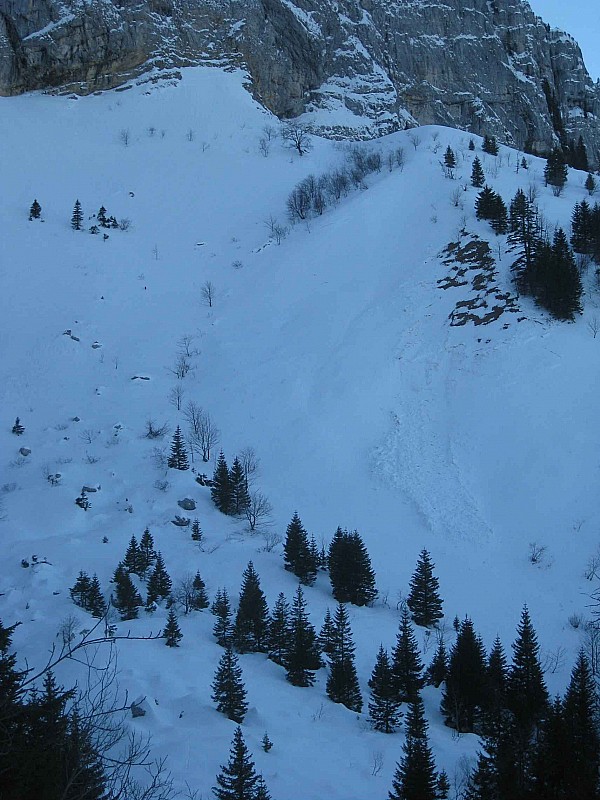 #5 avalanche du jour : descendue de 1700 a 1500 sous le mot "promontoire" de IGN 25 000 (n avalanche du jour : descendue de 1700 a 1500 sous le mot "promontoire" de IGN 25 000 (n'y était pas à 11h, y était à 15h)