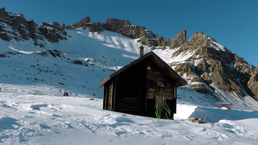 2280m : Petite pause aux cabanes de Gialorgues