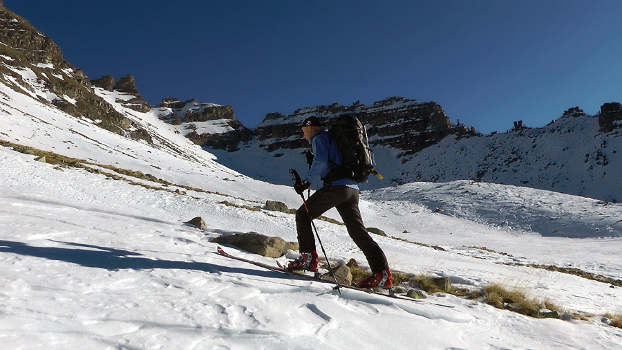#6 2400m : On laisse le col de la Roche trouée pour prendre la rampe qui mène à la face sud de Cote de l 2400m : On laisse le col de la Roche trouée pour prendre la rampe qui mène à la face sud de Cote de l'Ane. on repassera au col le soir à 16h