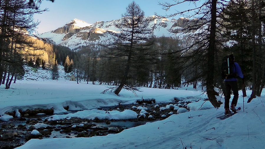 2050m : Passage du torrent aux cabanes de Sanguinières.