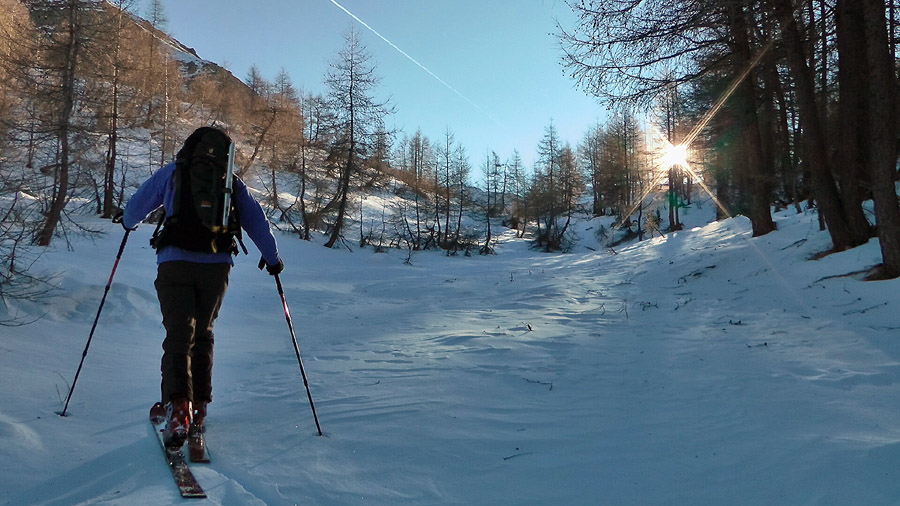 2200m : Un peu de poudre dans le vallon de Sanguinières