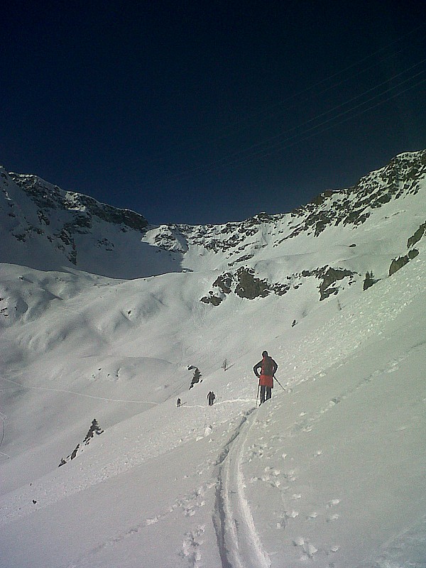 #6 Traverse Chalets - Combe : On devine les coulées de purge - le col est en vu ! Traverse Chalets - Combe : On devine les coulées de purge - le col est en vu !