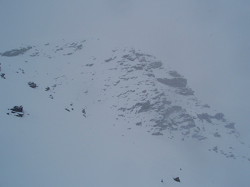 #2 Couloir SW : Avec une visibilité pareille, pas évident d’enchainer 3 virages corrects! Couloir SW : Avec une visibilité pareille, pas évident d’enchainer 3 virages corrects!