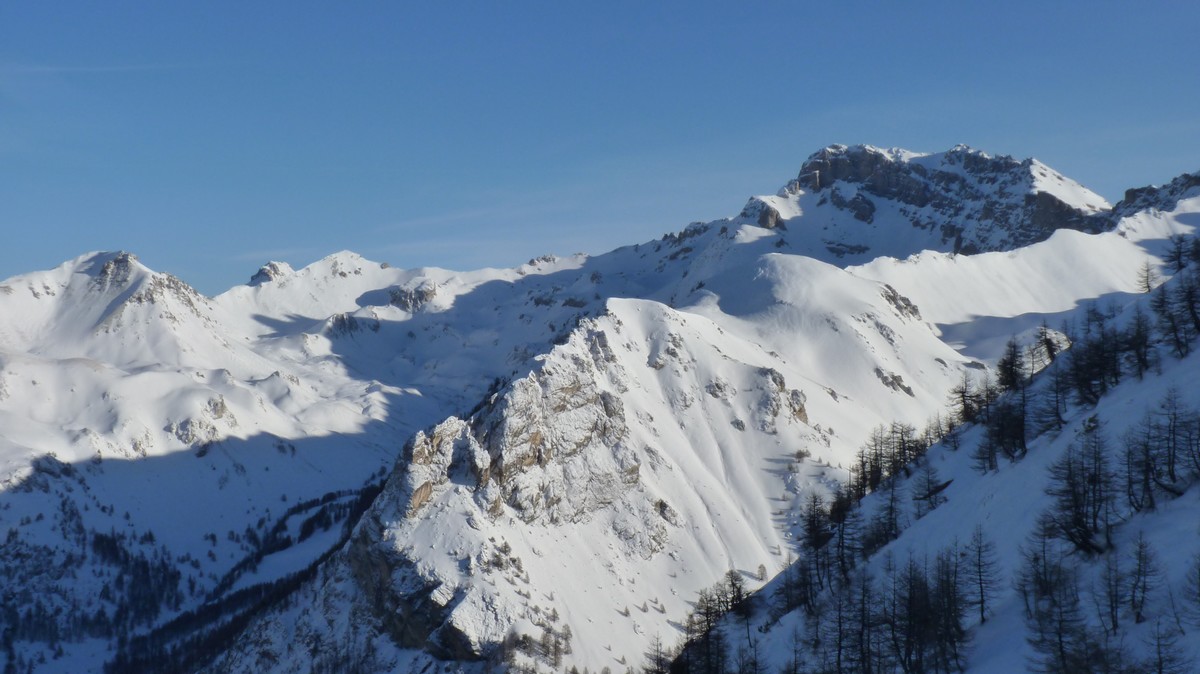 #5 Le Chalvet en premier plan : Et le pic du Béal Traversier derrière Le Chalvet en premier plan : Et le pic du Béal Traversier derrière