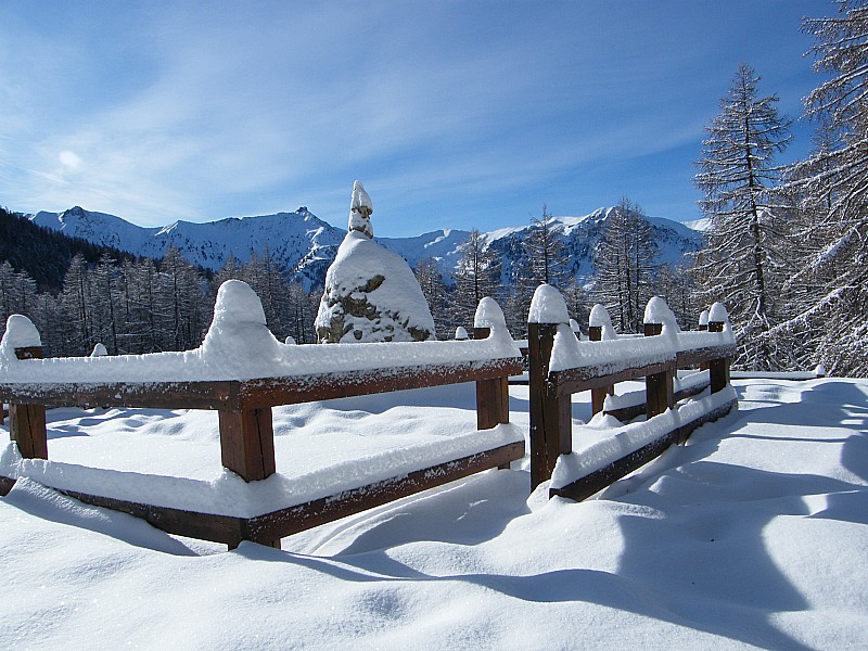 #2 Stèle commémorative........ : .....de "l Stèle commémorative........ : .....de "l'avalanche du Lauzet"..................
A eux, et à tous leurs proches.........
............................