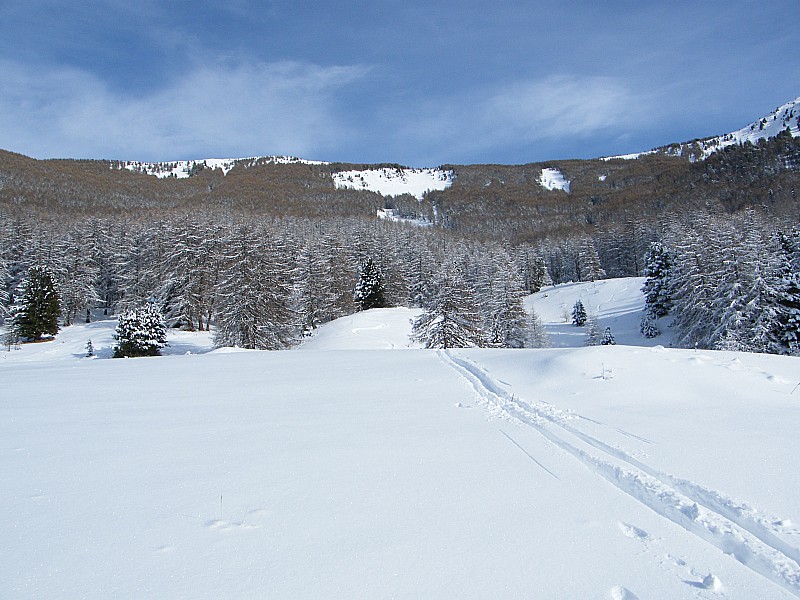 #8 Vue d Vue d'en bas... : ...Elle a l'air de rien cette Putain de Crête.................
