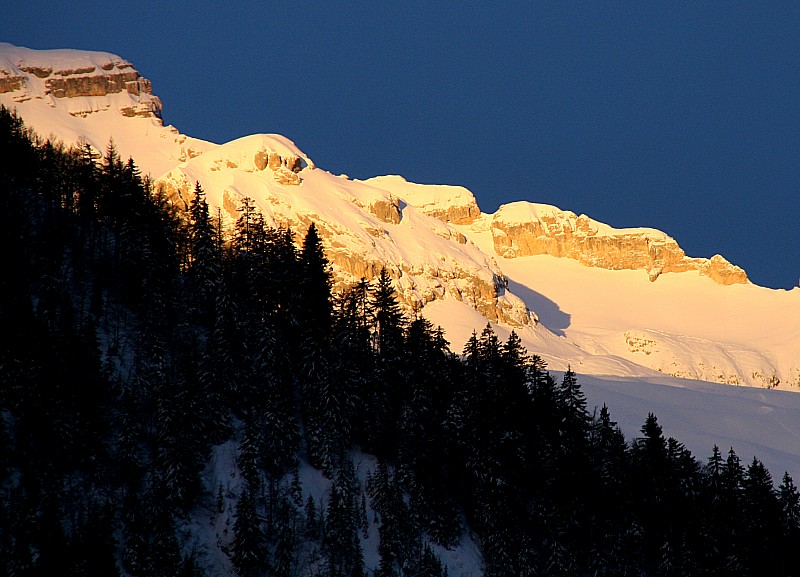 #1 Sulens : Lumière magique ce matin sur la Tournette mais éphémère... Sulens : Lumière magique ce matin sur la Tournette mais éphémère...