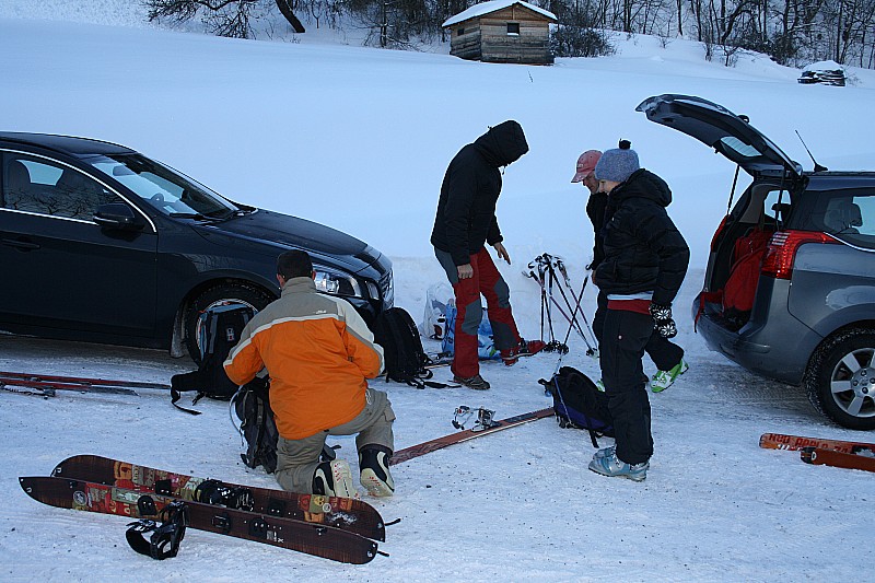 #1 Sortie éclectique : 2 télémarkers, un splitboarder, 2 skieurs... Sortie éclectique : 2 télémarkers, un splitboarder, 2 skieurs...