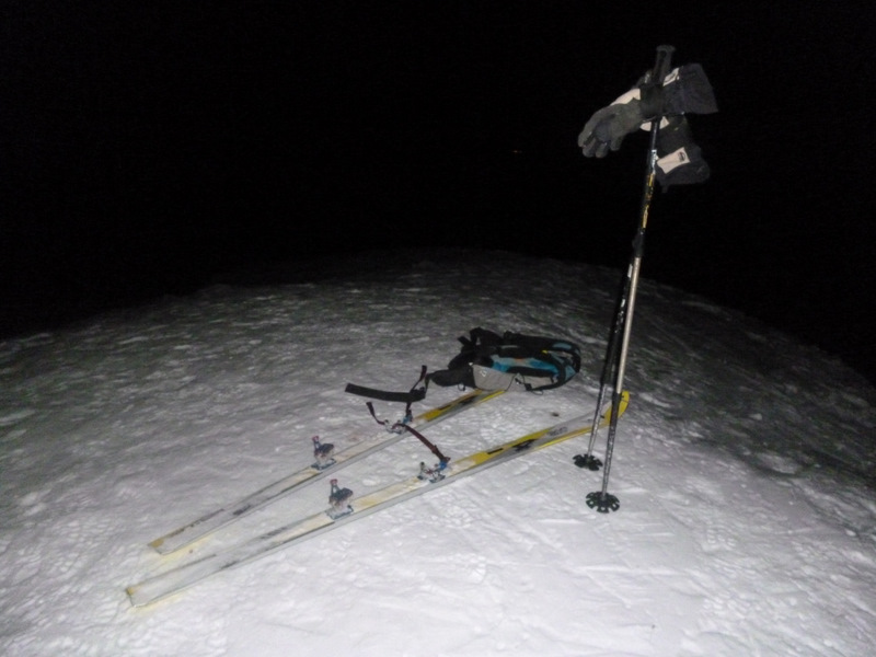 #7 Grand Rocher - 1914. : Minuit: il est temps de descendre avant que les skis ne se transforment en citrouilles... Grand Rocher - 1914. : Minuit: il est temps de descendre avant que les skis ne se transforment en citrouilles...