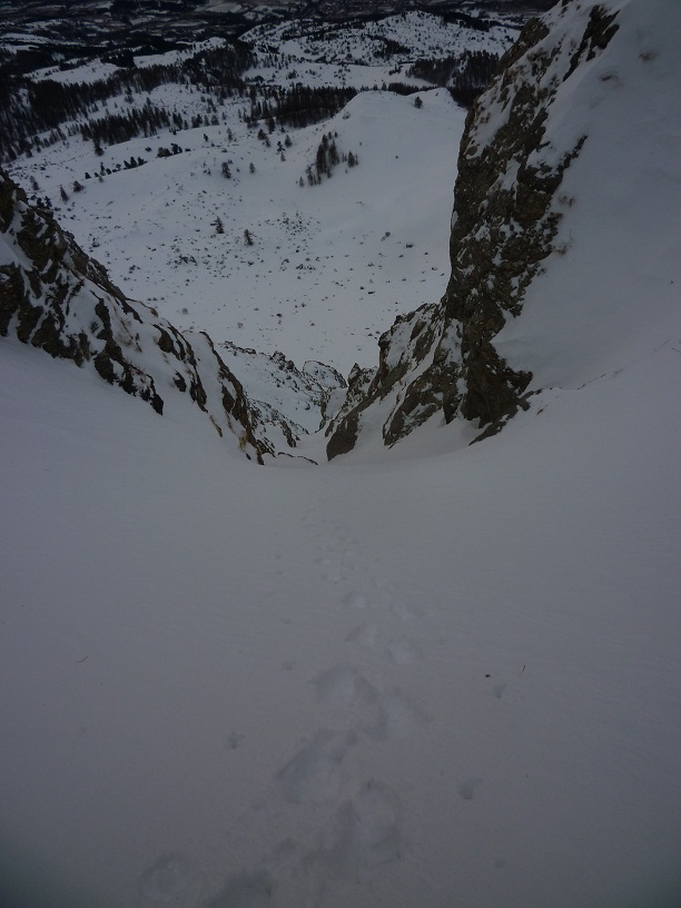 #3 Le couloir du bas : ambiance malgré la lumière terne Le couloir du bas : ambiance malgré la lumière terne