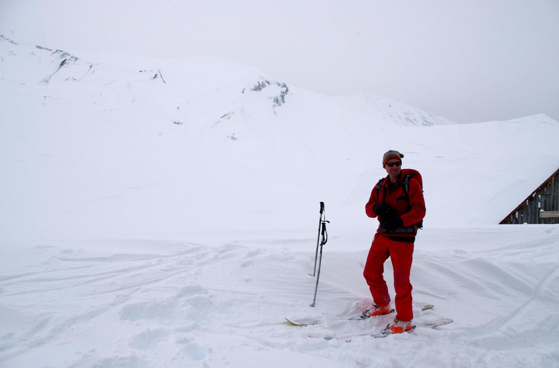#2 Skieur matérialisant l Skieur matérialisant l'horizon : Technique du jour... suivre le 1er descendeur pour visualiser le relief...