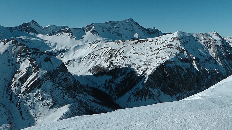 #13 2639m : Secteur Cimet, vallon de la grande barre, semble assez bien enneigé 2639m : Secteur Cimet, vallon de la grande barre, semble assez bien enneigé