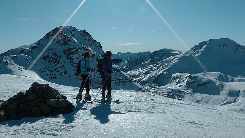 #12 2639m : Sommet de la Boucharde, l 2639m : Sommet de la Boucharde, l'eschillion n'est plus très loin mais le vent très fort nous fait redescendre illico pour casser la croute plus bas au chaud
