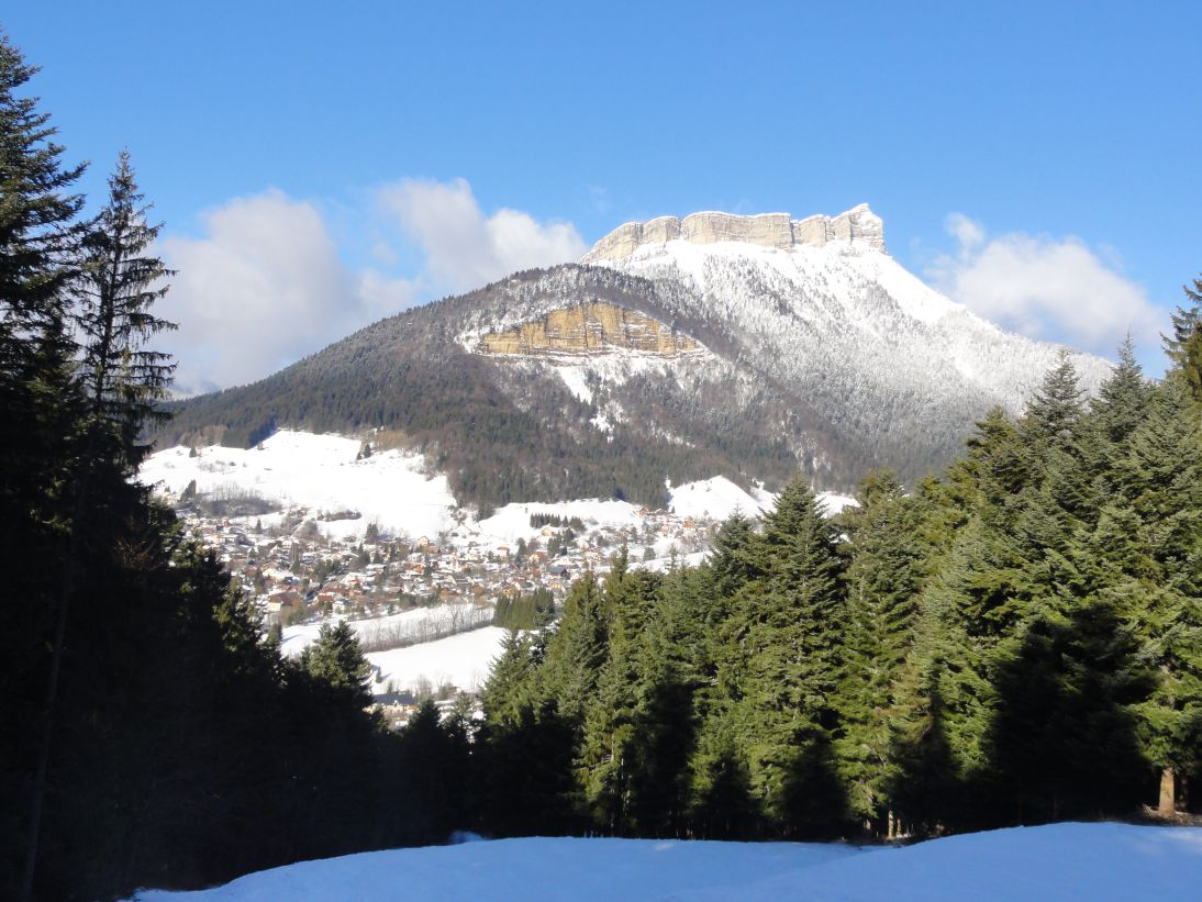 #2 Sappey-Sommard_vue_village : 9 janvier 2012 14h00 - Le Sappey en Chartreuse - Descente via piste du Sommard - Vue village et au loin, Chamechaude Sappey-Sommard_vue_village : 9 janvier 2012 14h00 - Le Sappey en Chartreuse - Descente via piste du Sommard - Vue village et au loin, Chamechaude