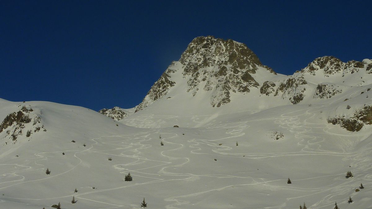 #15 Vallon du Venetier : de retour du pied du couloir Sw de la Dent du Pra, les traces du vallon parlent d Vallon du Venetier : de retour du pied du couloir Sw de la Dent du Pra, les traces du vallon parlent d'elles meme...