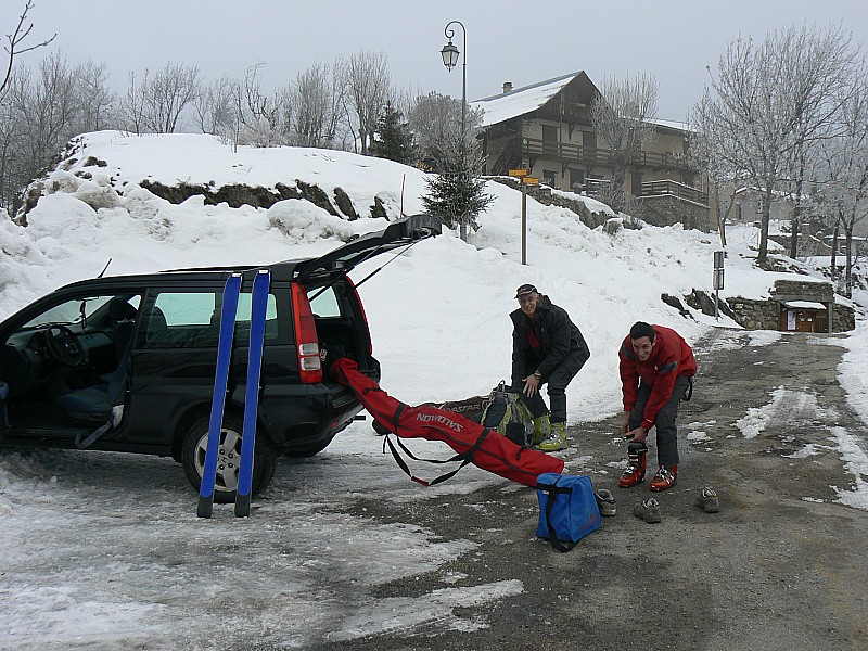 #1 parking Puy le haut : Départ dans le brouillard parking Puy le haut : Départ dans le brouillard