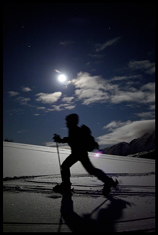 #1 Montée à la pointe d Montée à la pointe d'Andey : La plein lune éclaire parfaitement la montagne