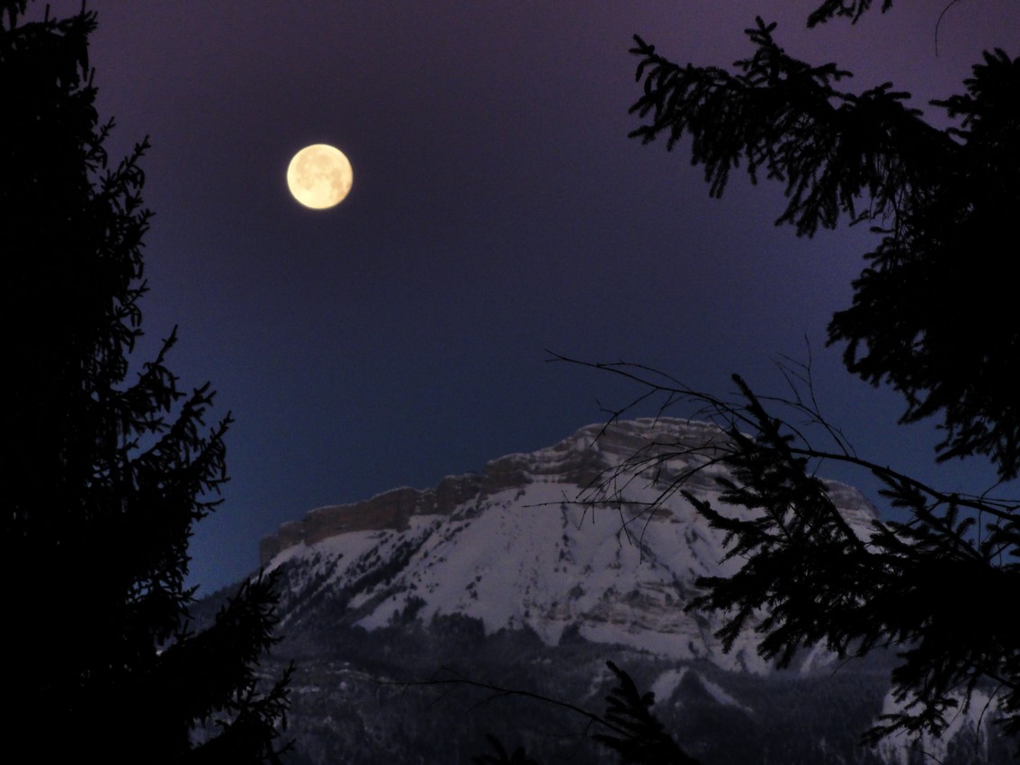 #1 ferouillet couloir SW : coucher de lune sur chamchaude ferouillet couloir SW : coucher de lune sur chamchaude