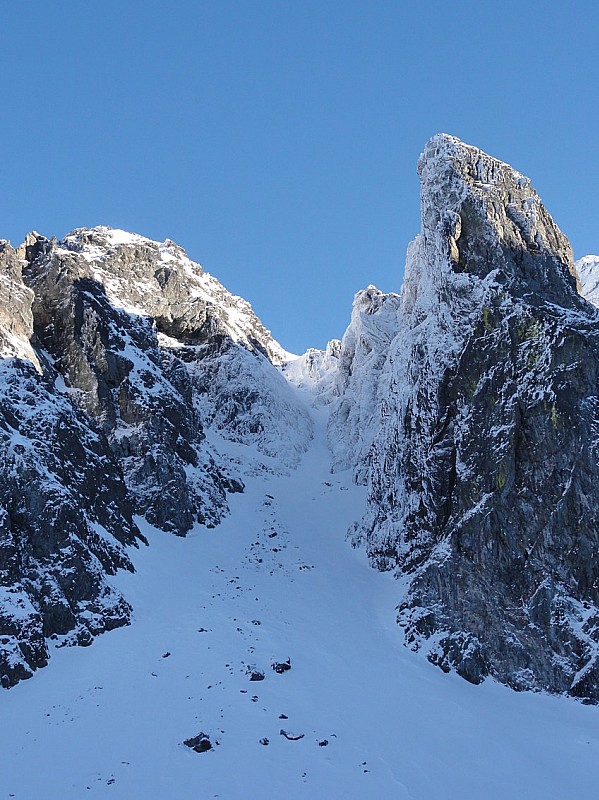 #10 ferouillet couloir SW : vu du bas et d ferouillet couloir SW : vu du bas et d'en face ....