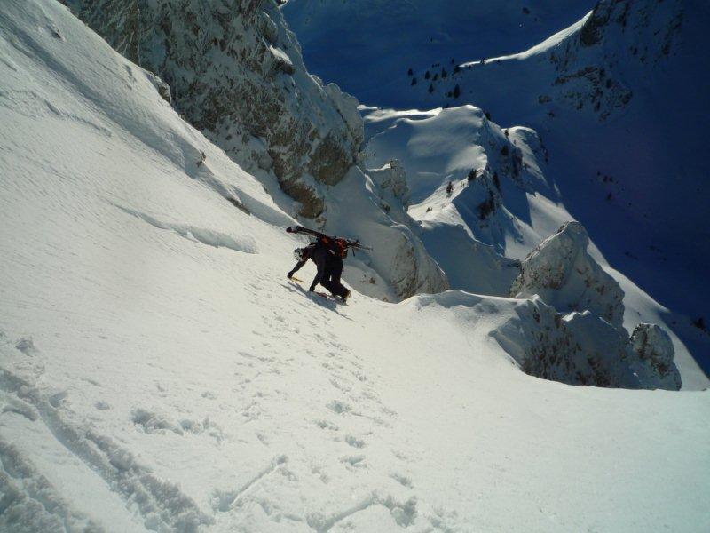 #9 Pointe de Chalune : neige béton, expo bien présente = les crampons sont appréciés... Pointe de Chalune : neige béton, expo bien présente = les crampons sont appréciés...