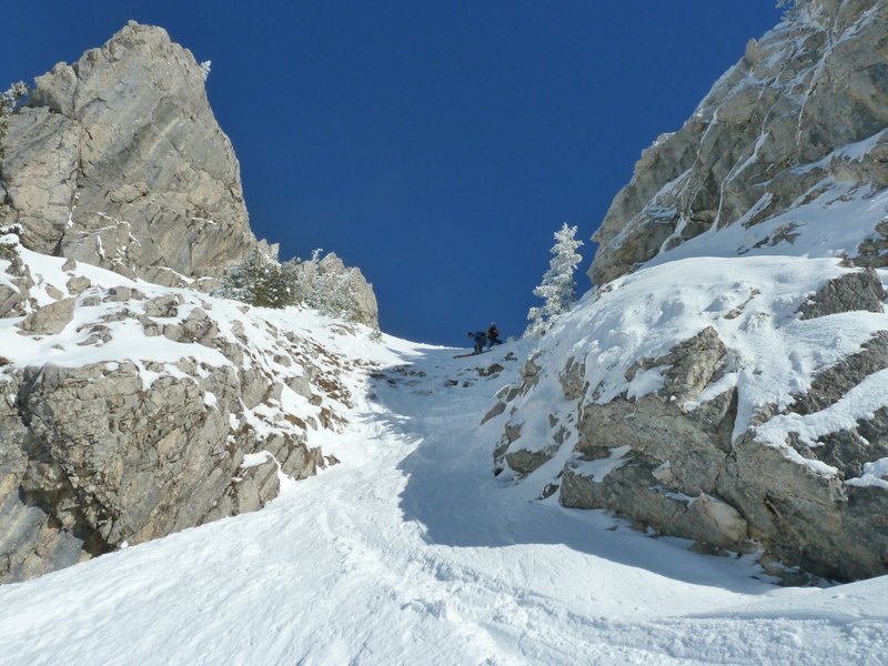 #13 Face W de Chalune : Couloir d Face W de Chalune : Couloir d'accès à la face W de Chalune mal enneigé comme d'habitude