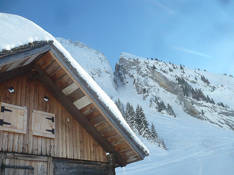 #14 coillu : vue depuis le chalet au pied du couloir coillu : vue depuis le chalet au pied du couloir