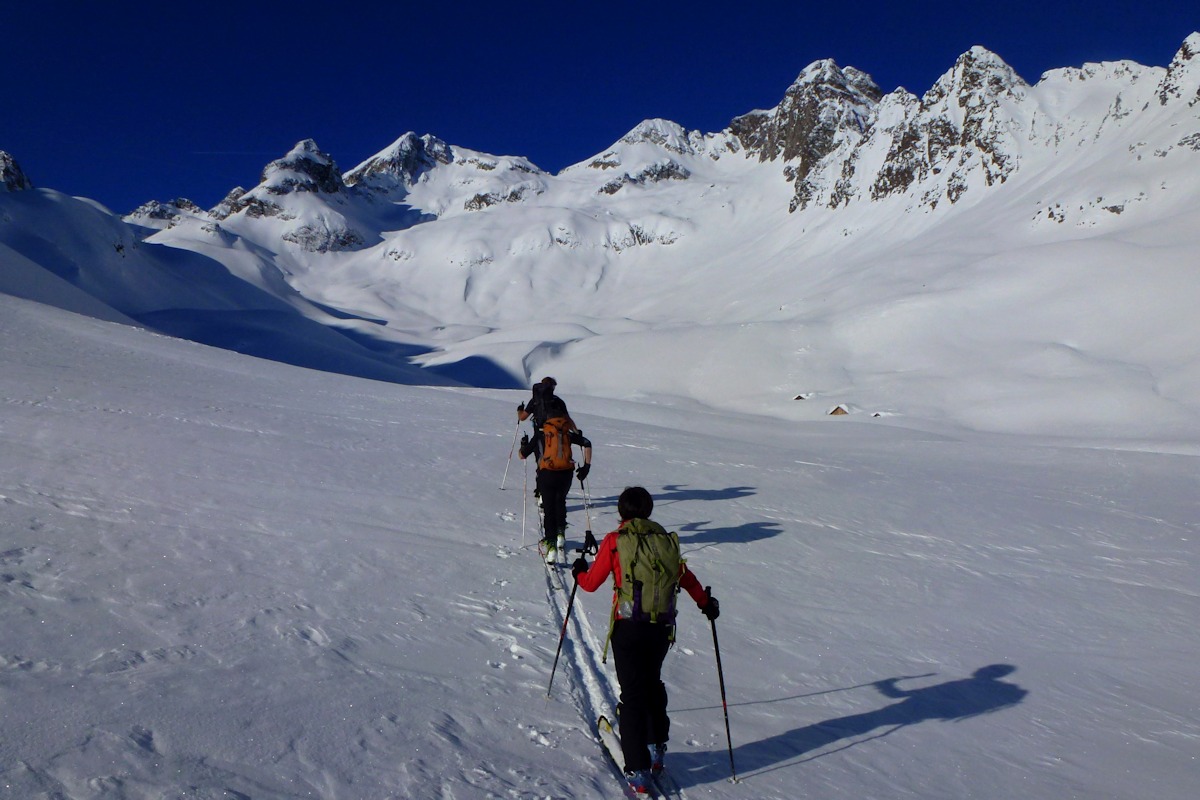 #4 Vallon du Bacheux : Les chalets sont à peine visibles, sous l Vallon du Bacheux : Les chalets sont à peine visibles, sous l'épaisse couche de neige.